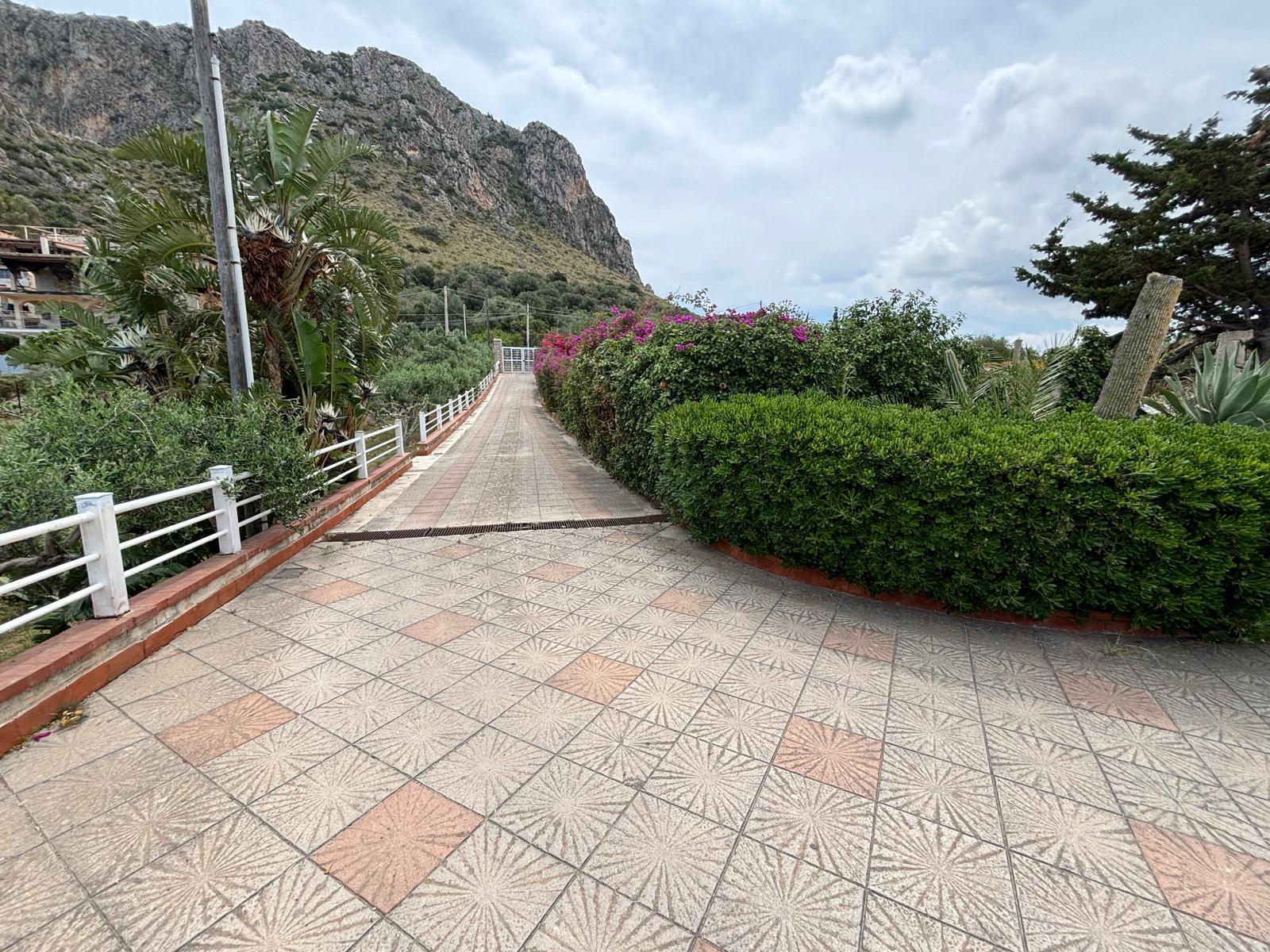 villa mongerbino aspra