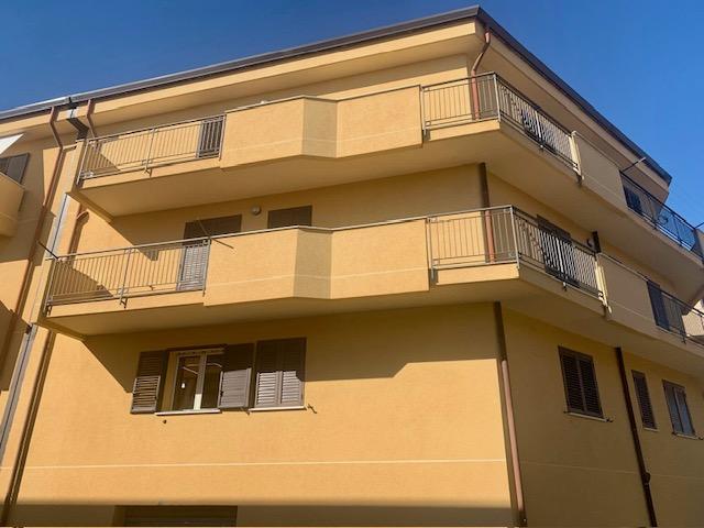 via nenni primo piano