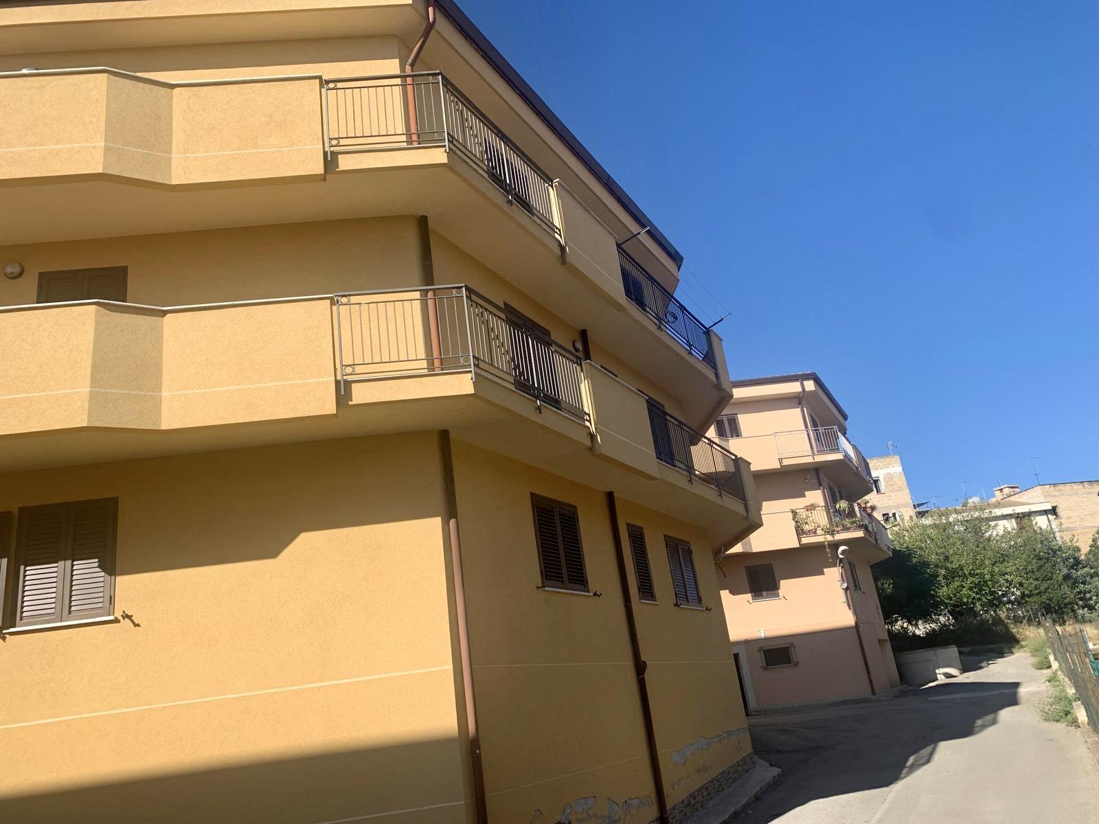 via nenni primo piano