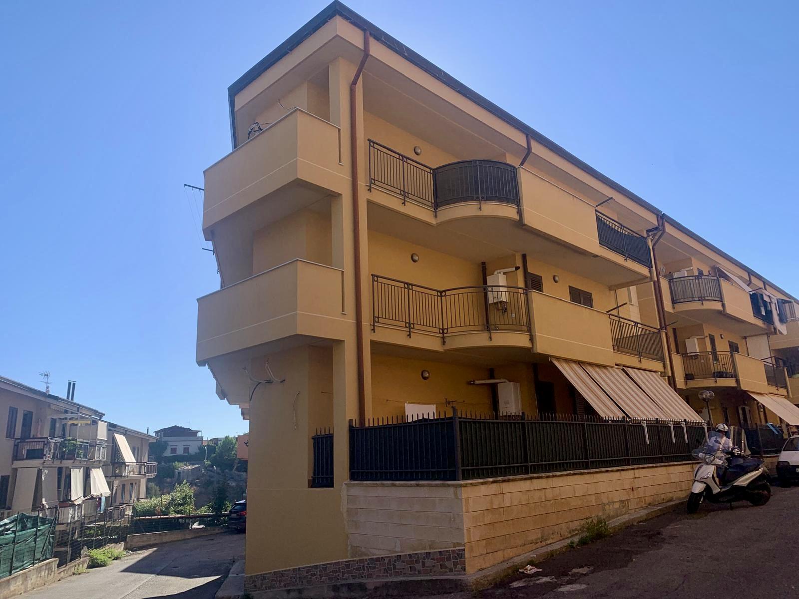 via nenni primo piano